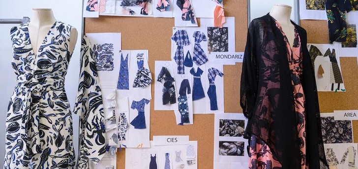 Colección Galicia de Adolfo Domínguez Adolfo Domínguez afianza su nueva estrategia de marca tras elevar un 6% sus ventas comparables